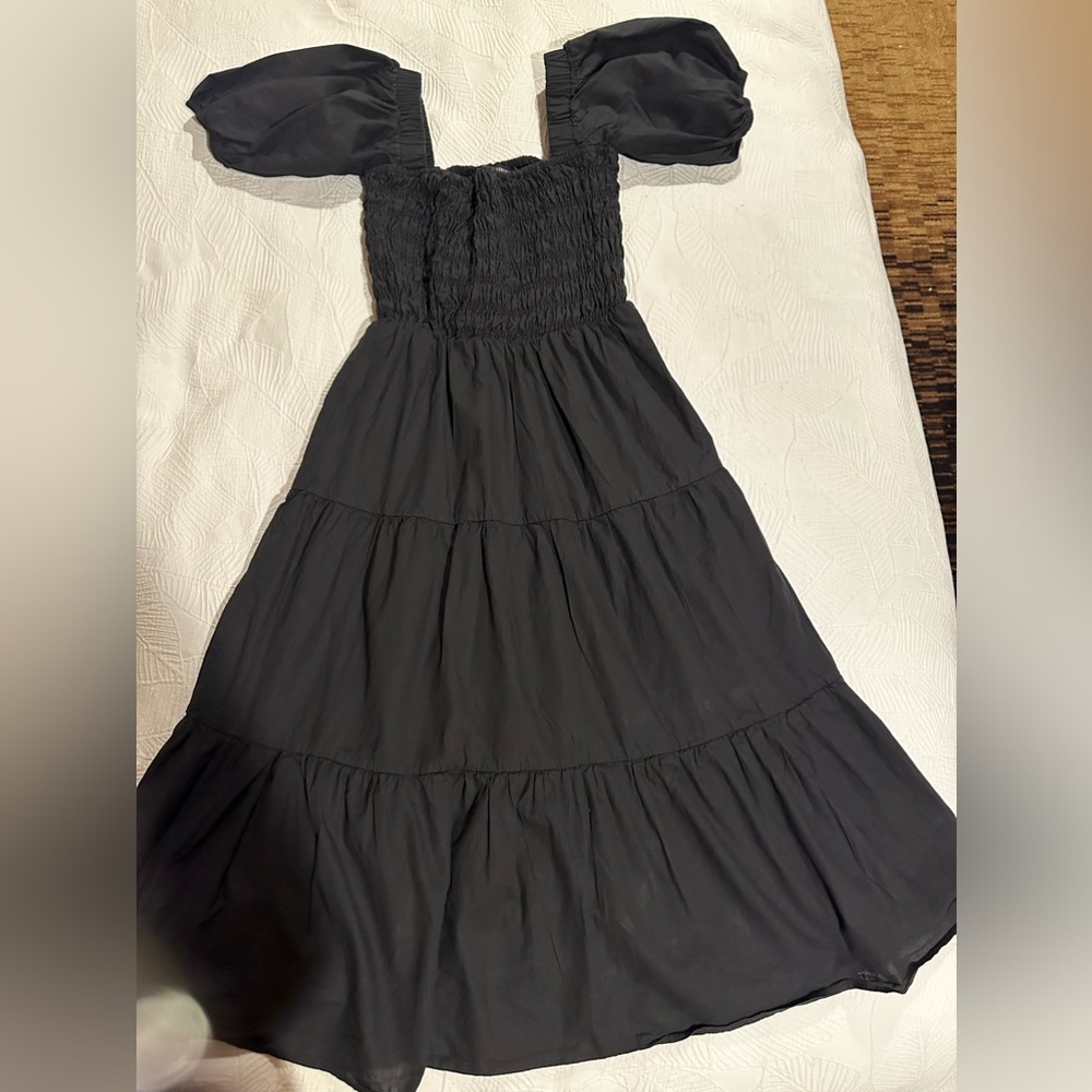 Forever 21 Tiered flounce maxi black casual dress with puff sleeves